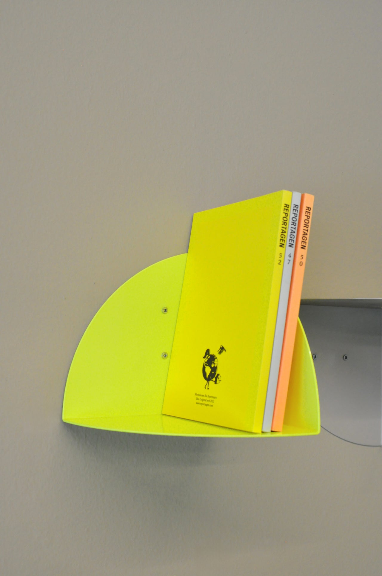 corner shelf /corner shelf neon yellow