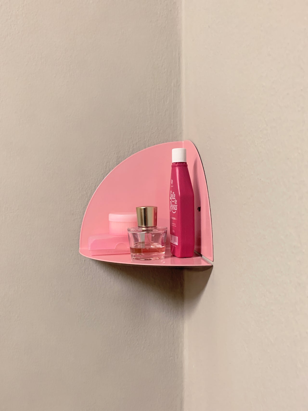 corner shelf pink