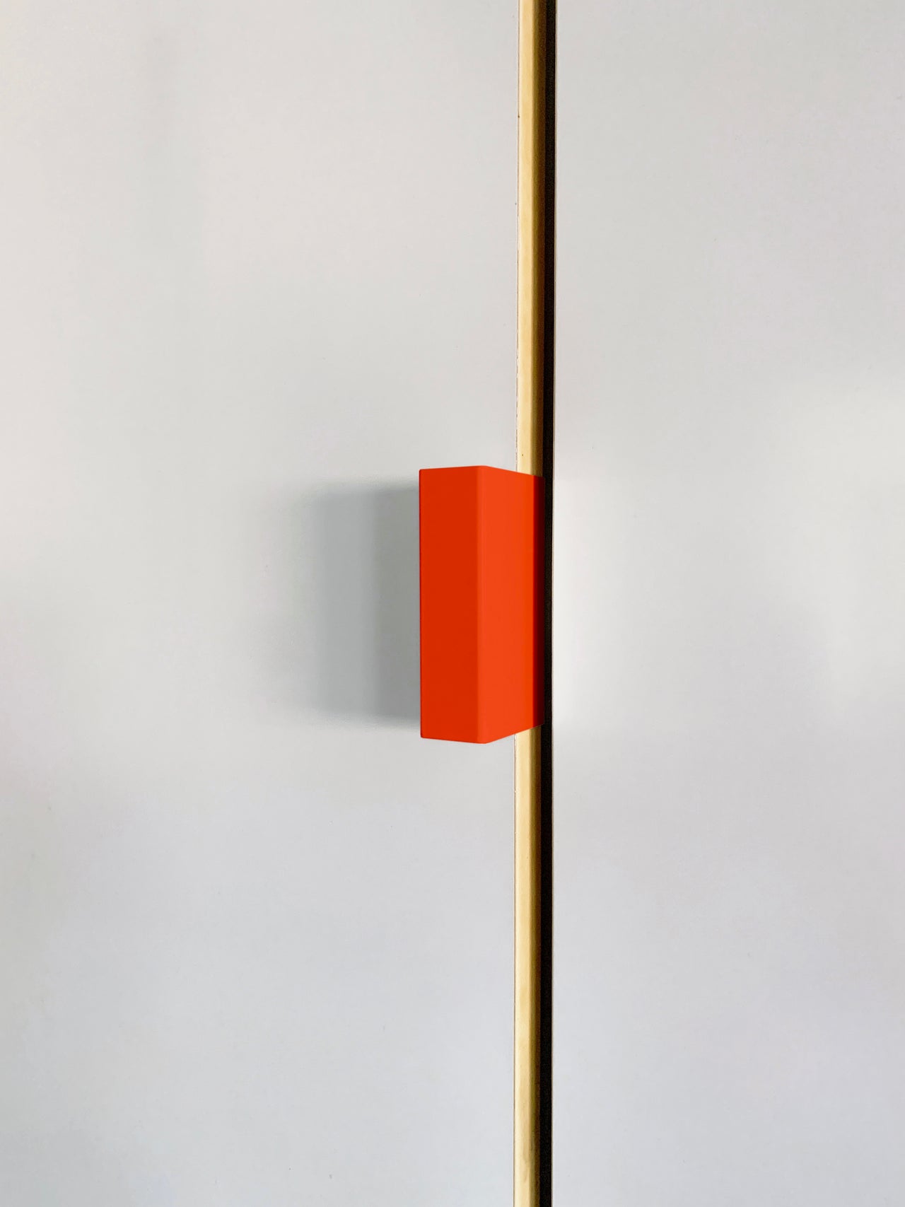 griffleiste 03 / handle 03 neon rot