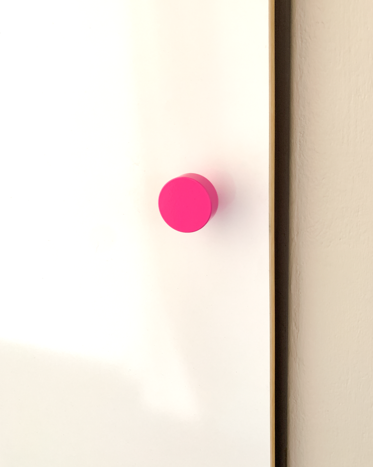 möbelgriff 03 / knob 03 neon pink