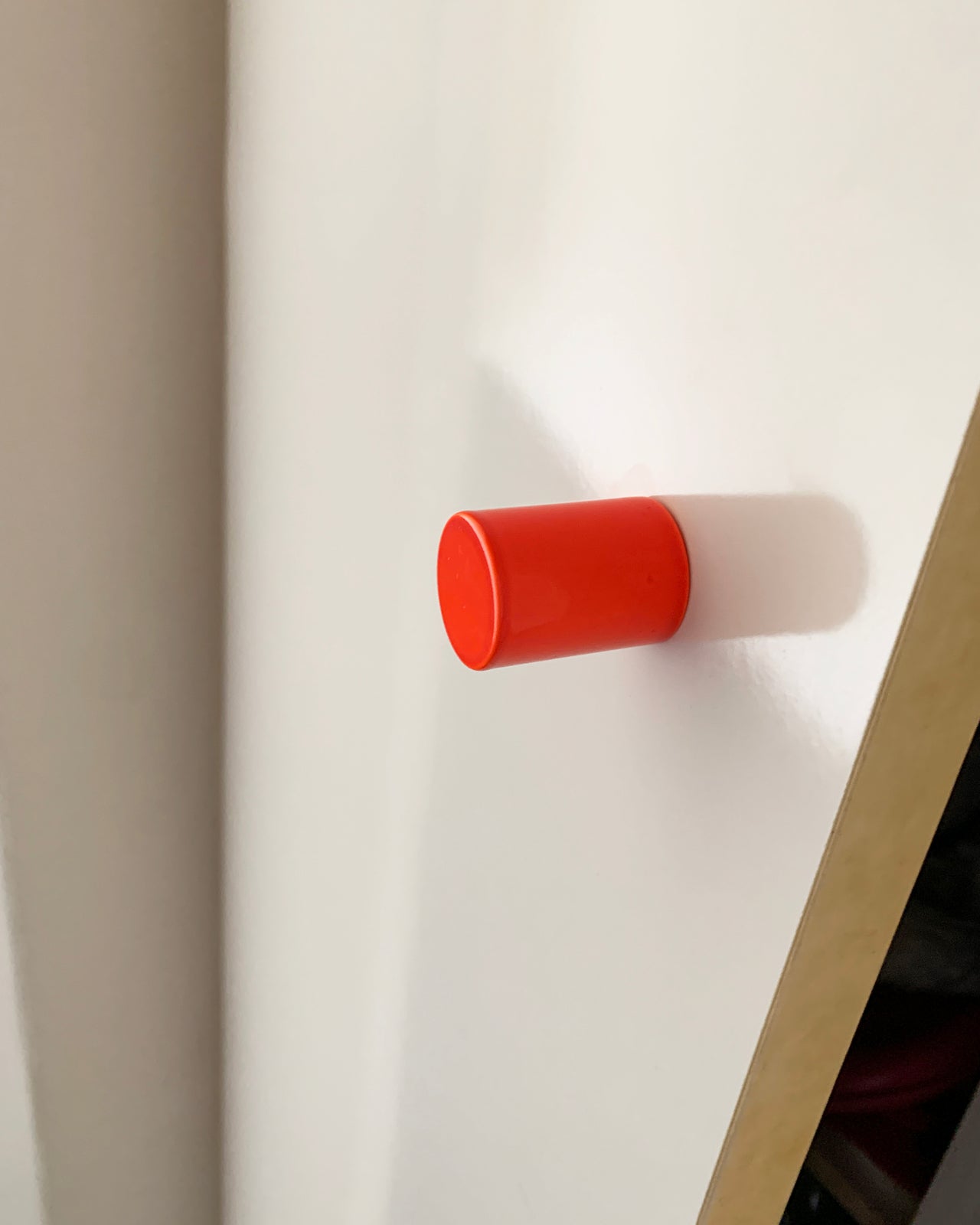 möbelknopf 02 / knob L 02 neon rot