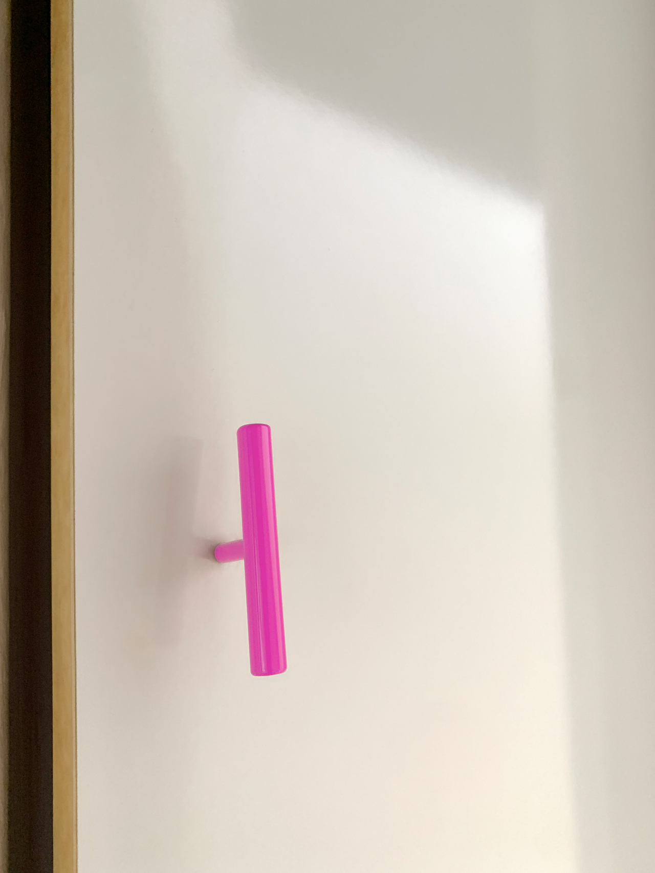 möbelgriff / line handle for furniture neon pink