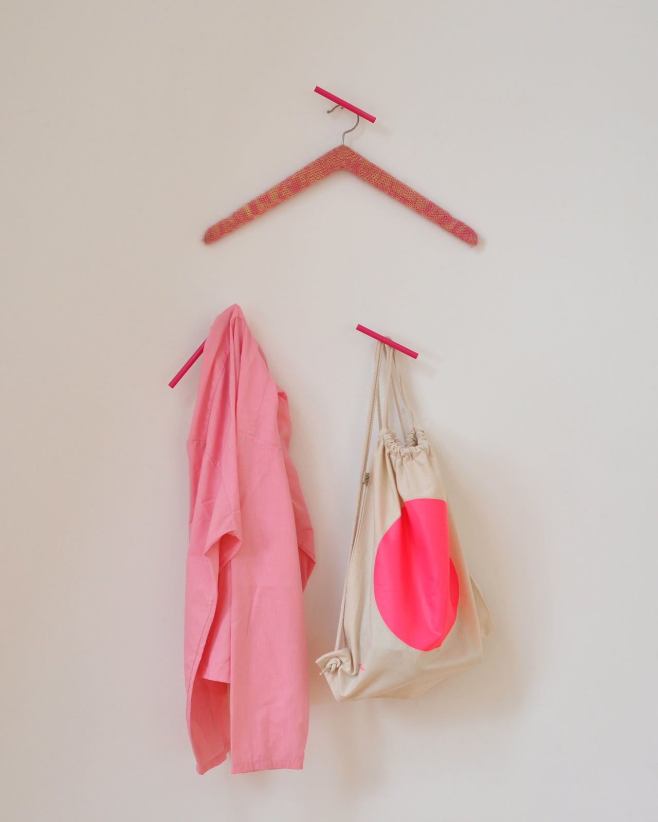 wall hook / line hook magenta