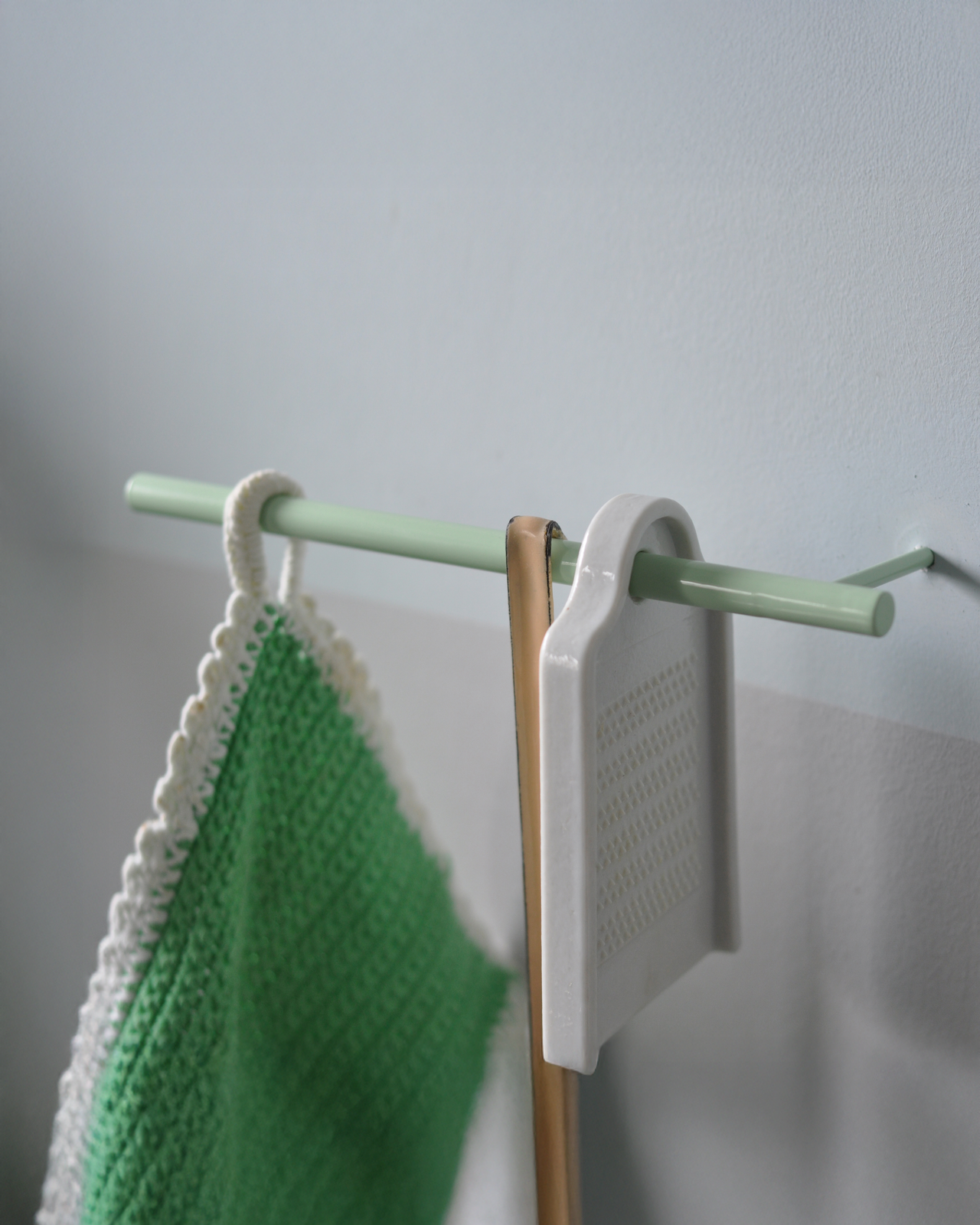 küchenrollenhalter / paper towel holder mint
