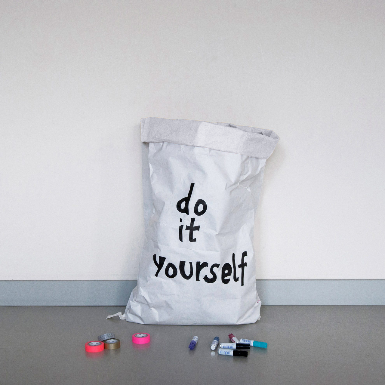 papiersack zum selber bemalen / paper bag DIY weiß