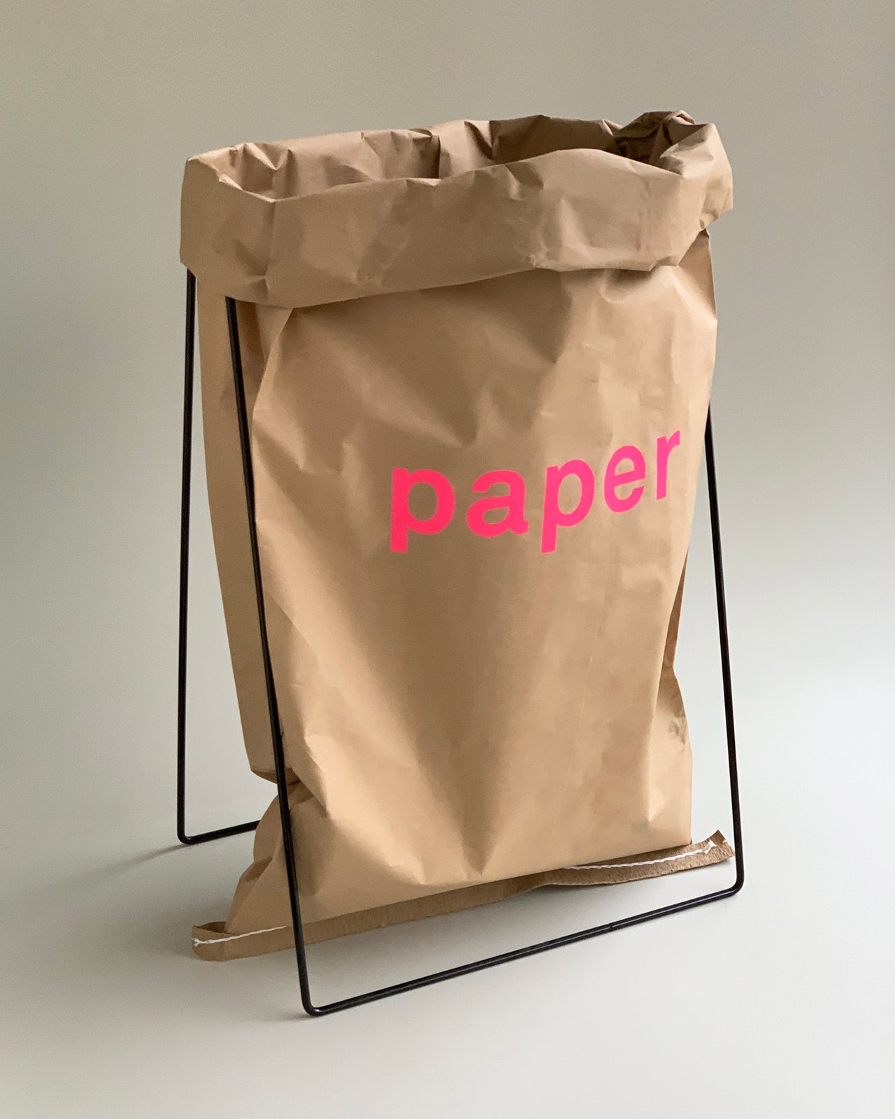 papiersack-halter / paper bag holder schwarz