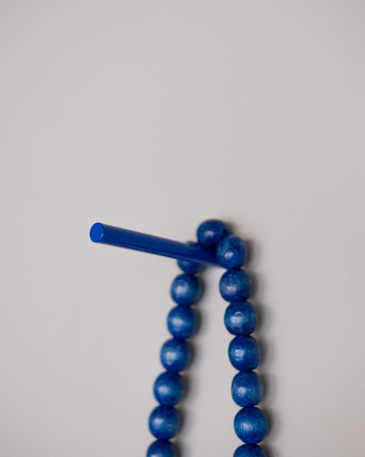 stifthaken / pin hook ultramarin blau