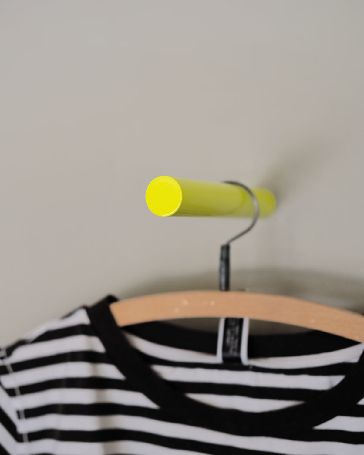 stifthaken L / pin hook L neon gelb