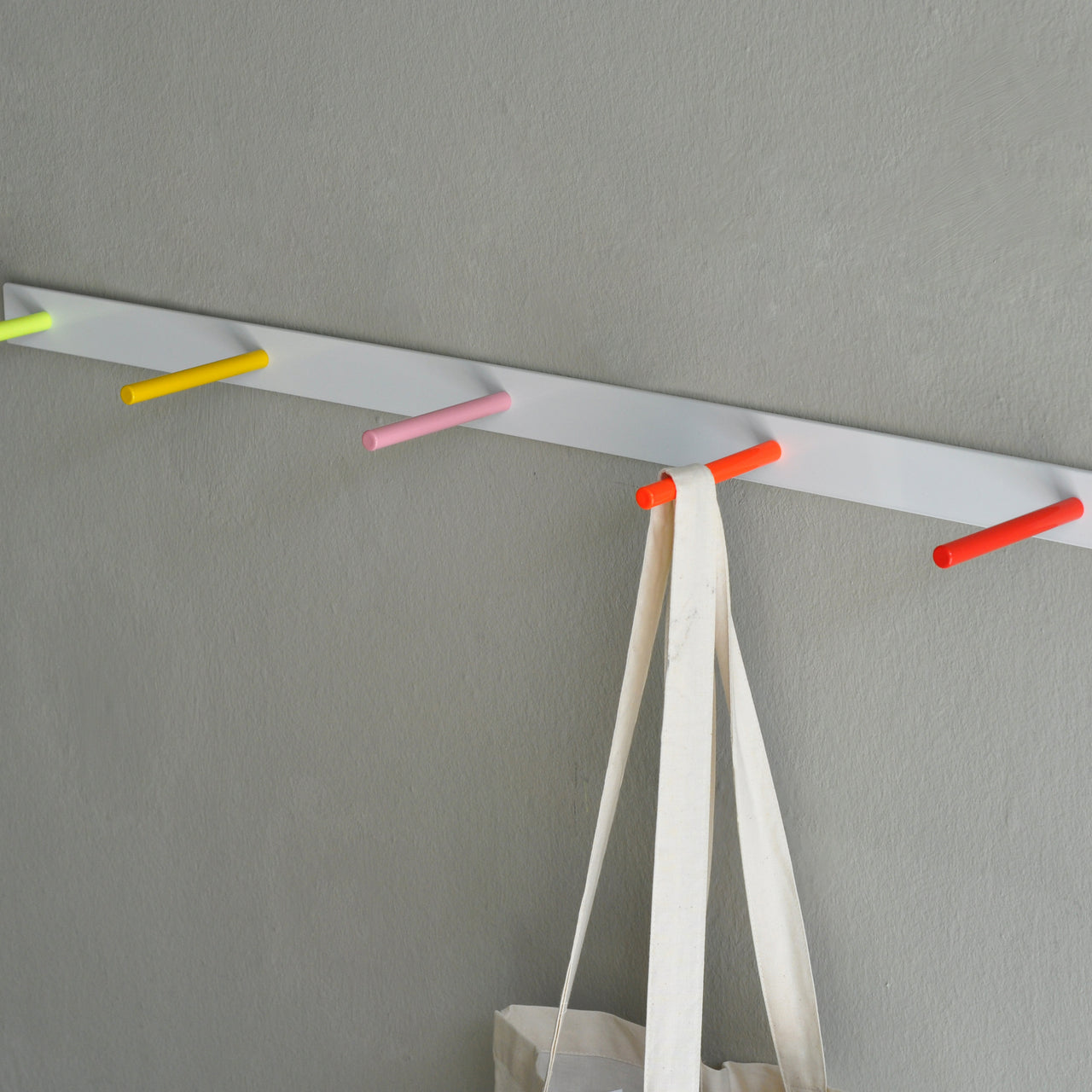 coat rack / coat rack metal bar white