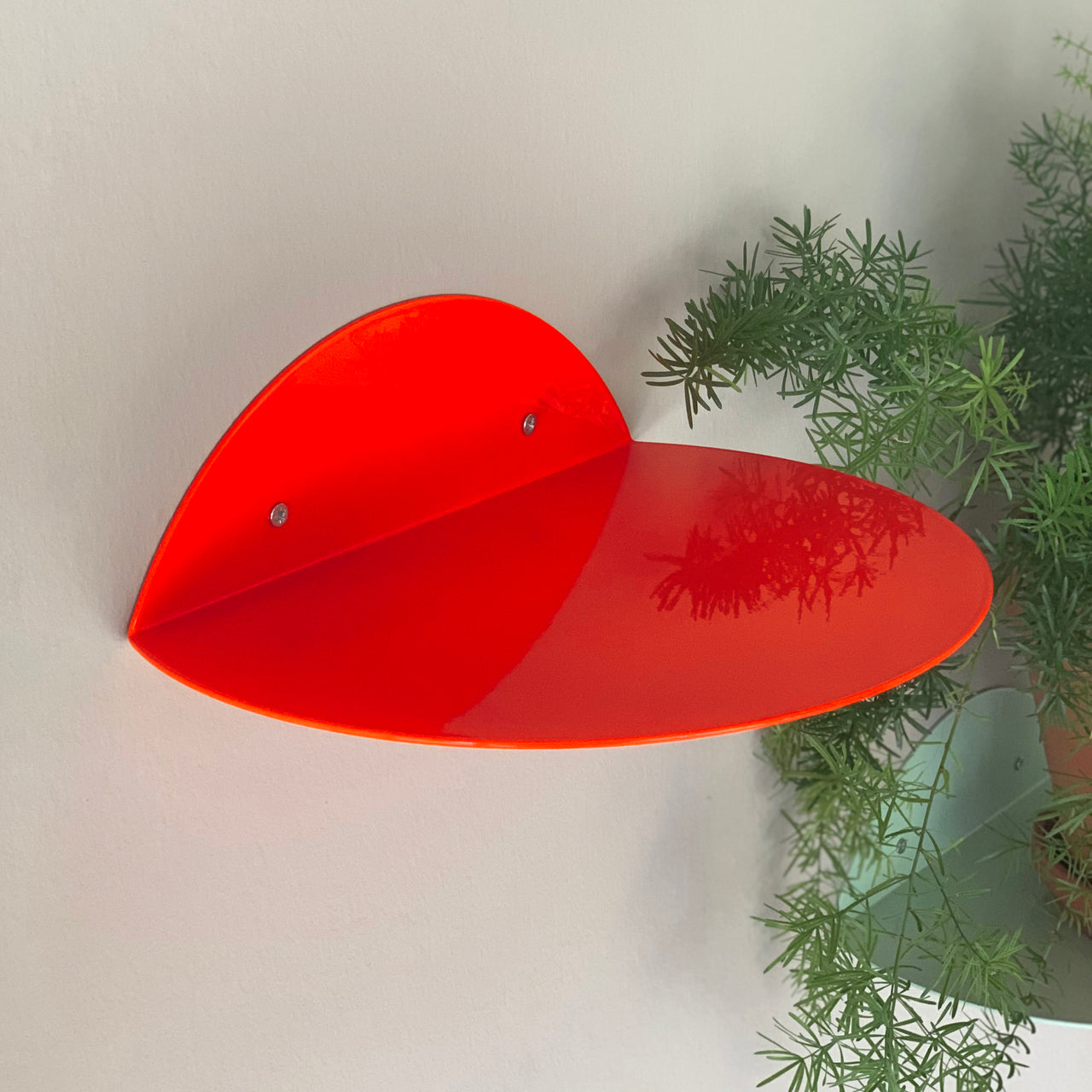 rundes regal / dot shelf neon rot
