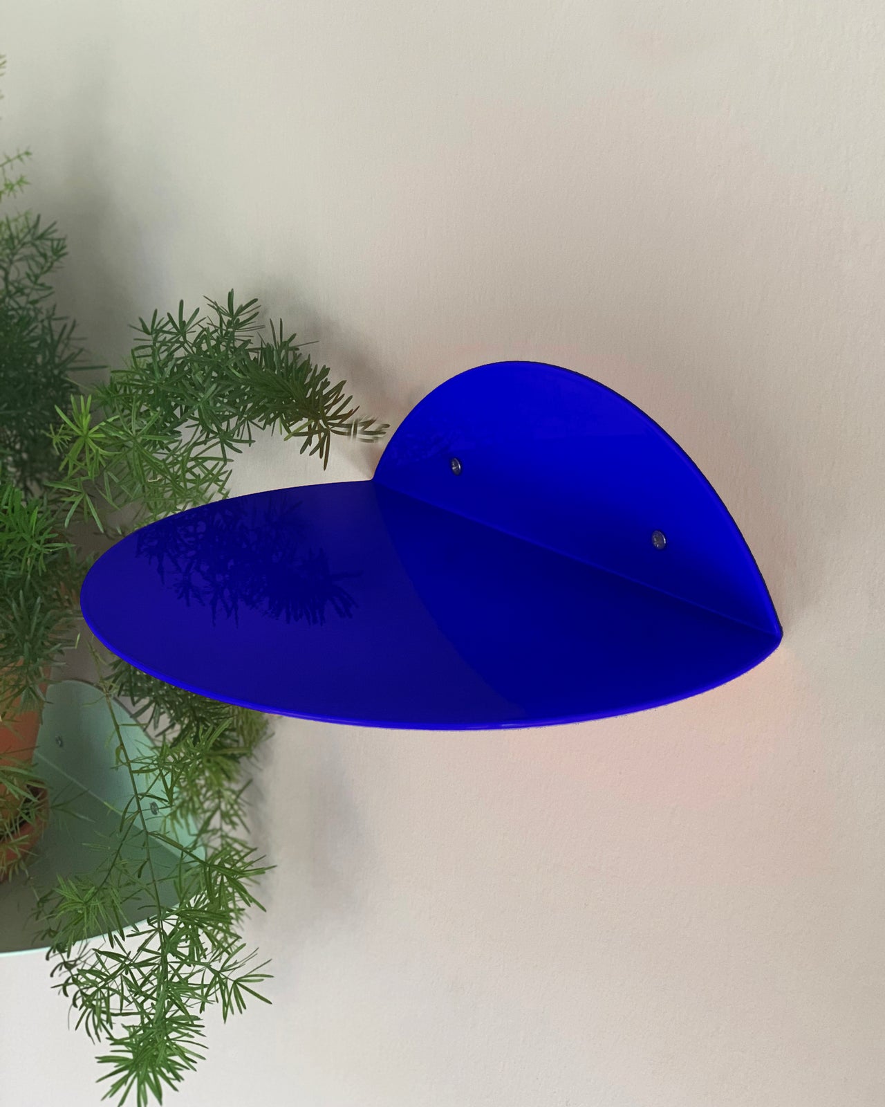 rundes regal / dot shelf ultramarin blau