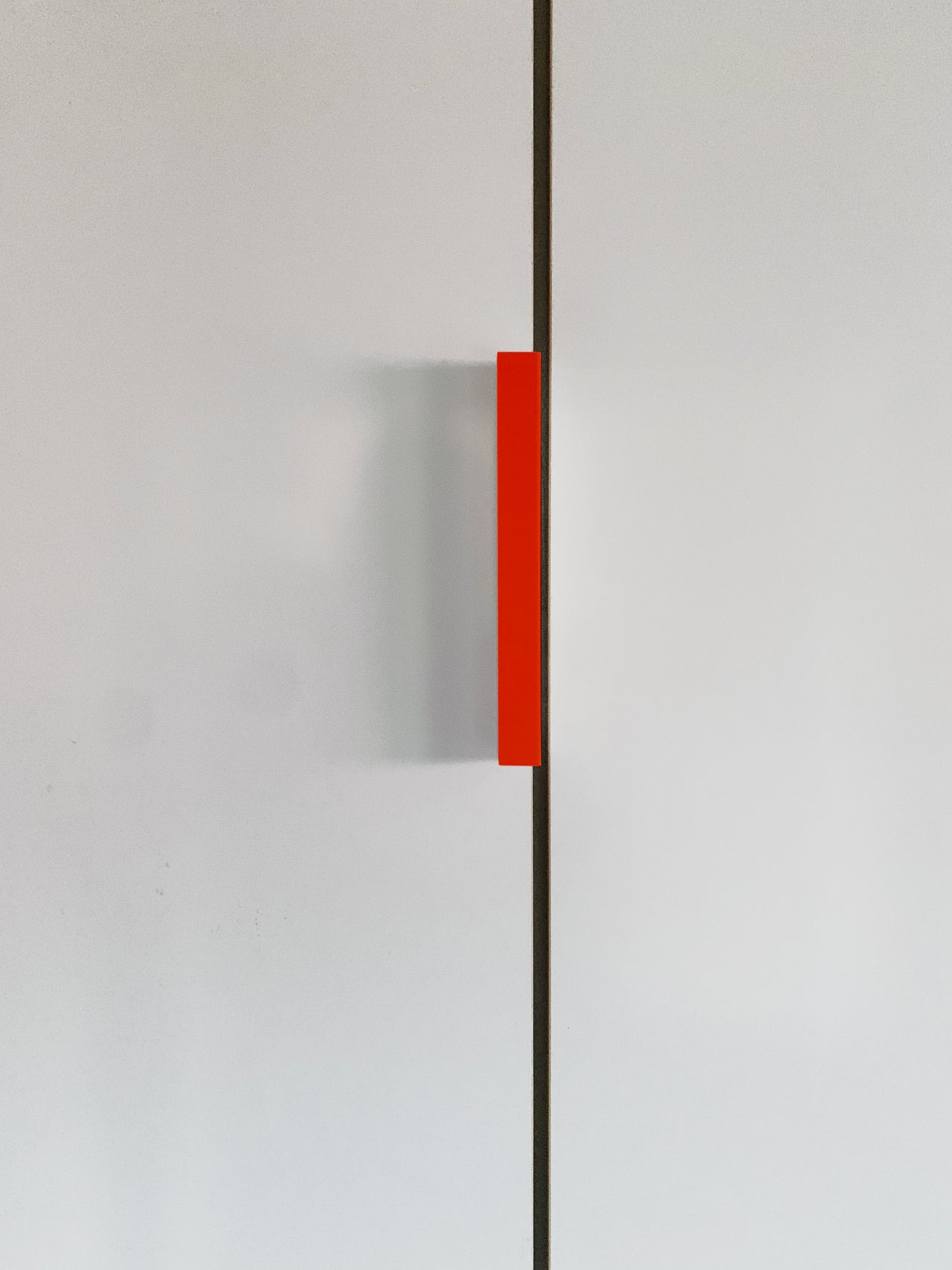 schubladenleiste 02 / handle 02 neon rot