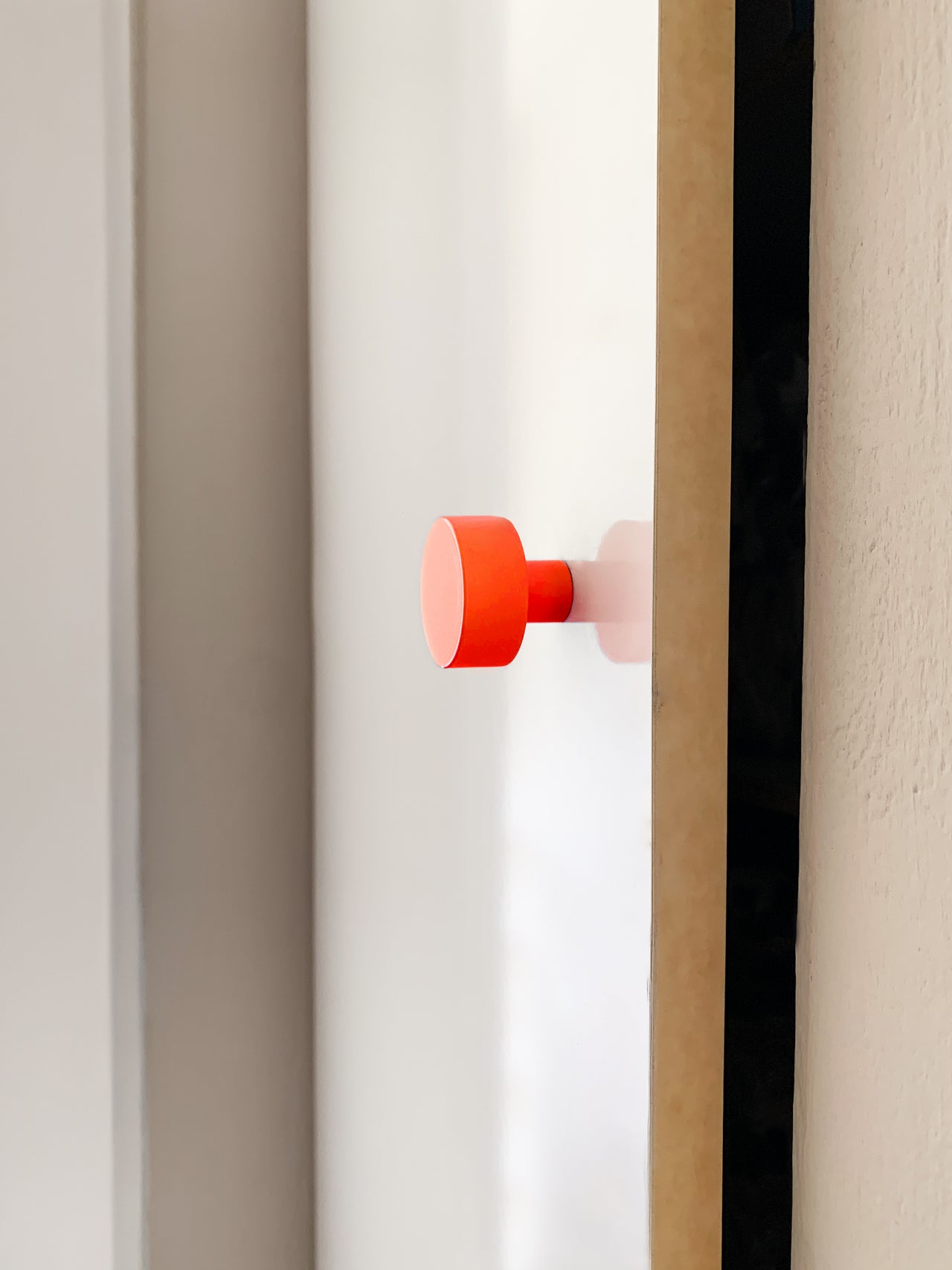 möbelgriff 03 / knob 03 neon rot