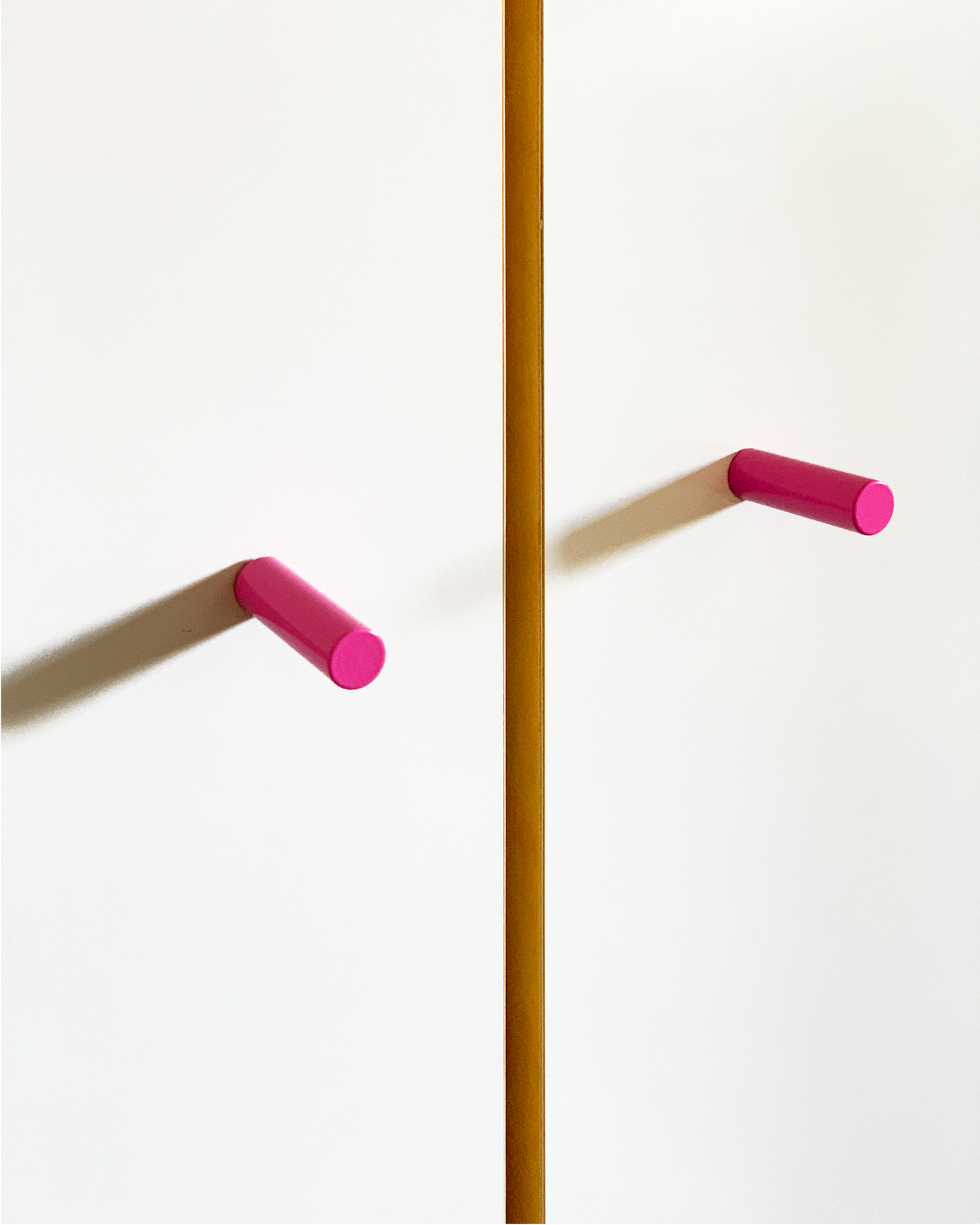 möbelgriffe 01 / knobs 01 for furniture neon pink