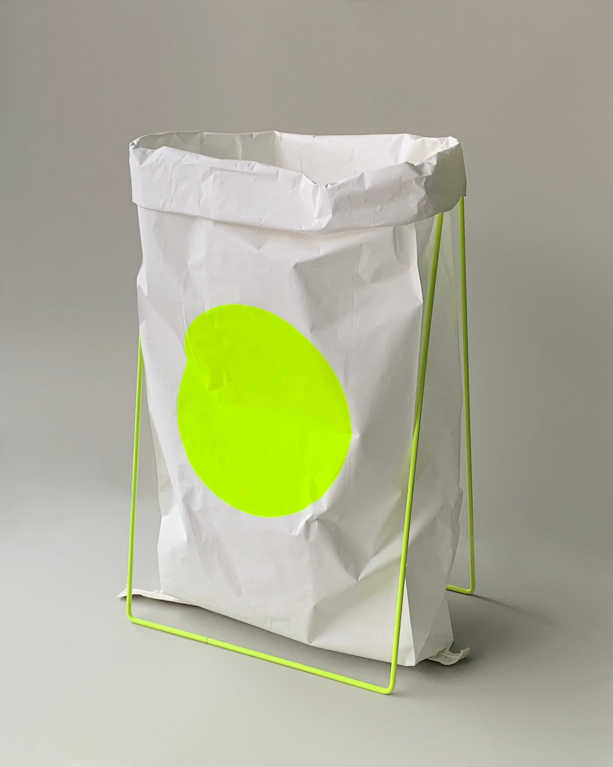 papiersack-halter / paper bag holder neon gelb
