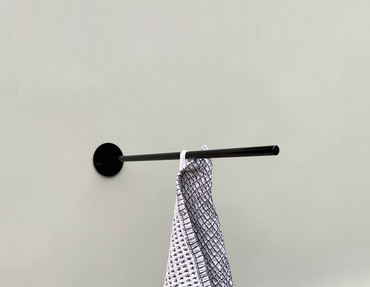 towel holder black