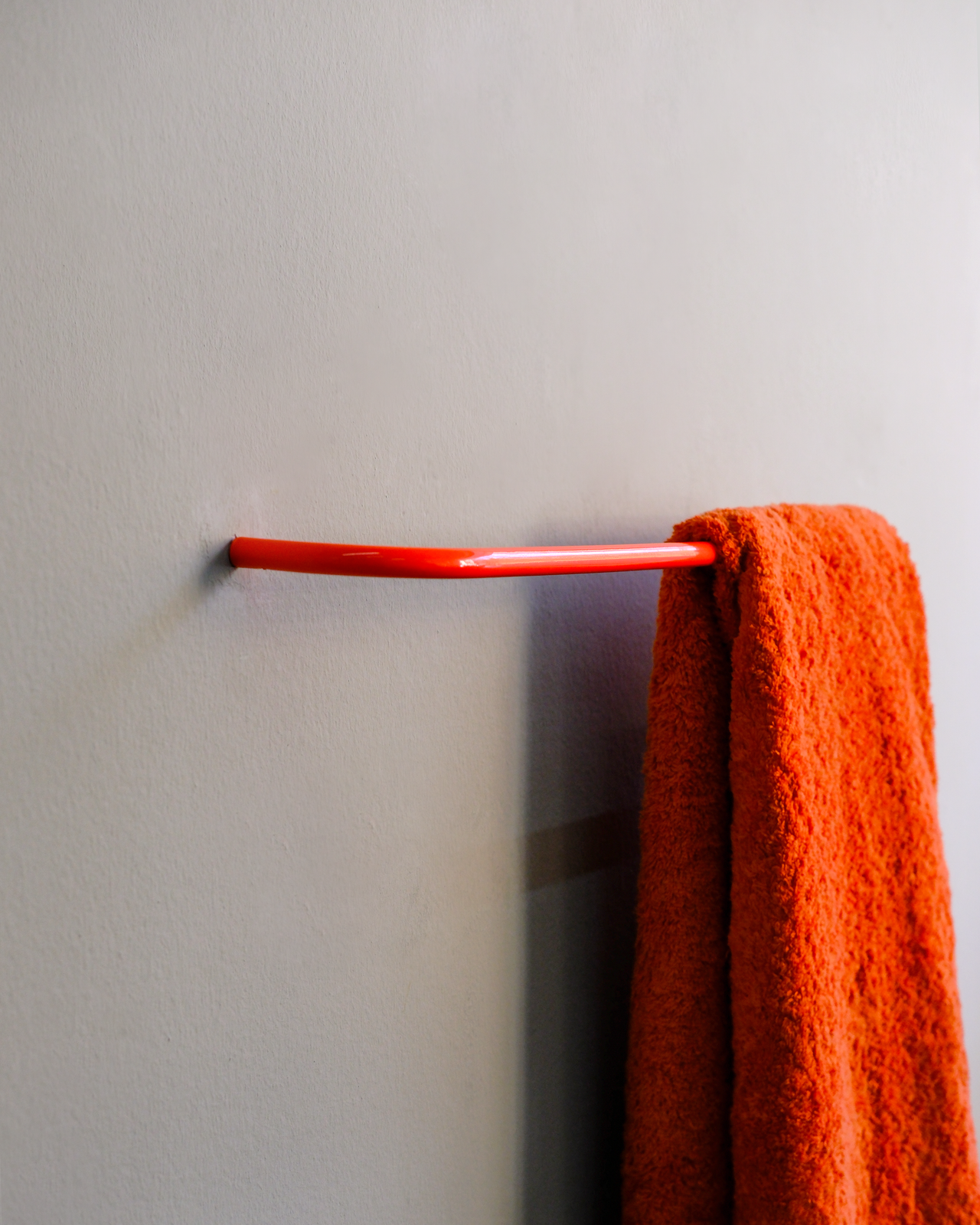 handtuchhalter 02/ towel rail 02 neon rot