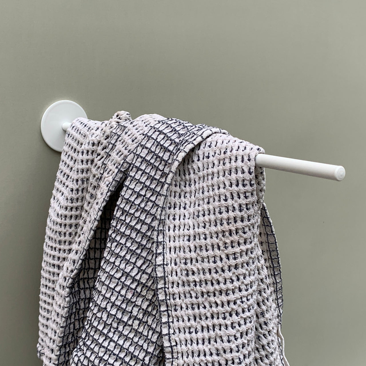 towel holder white
